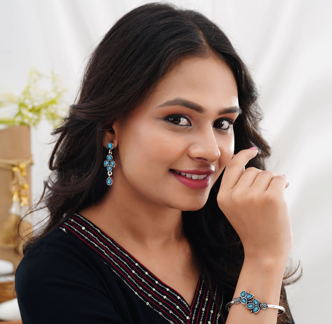 Graceful Floral Earring & Bracelet Combo