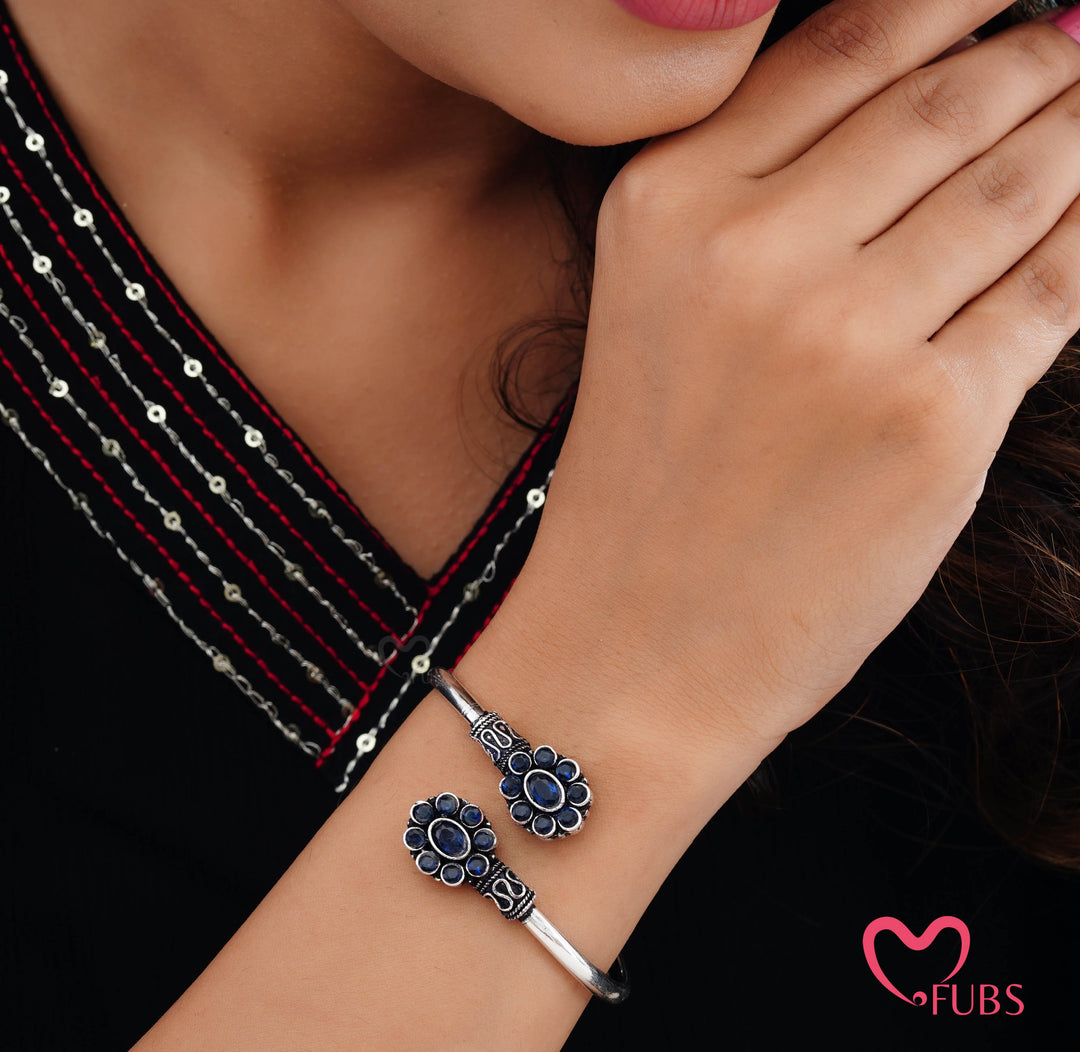 Antique Floral Stone Bracelet & Earrings Combo