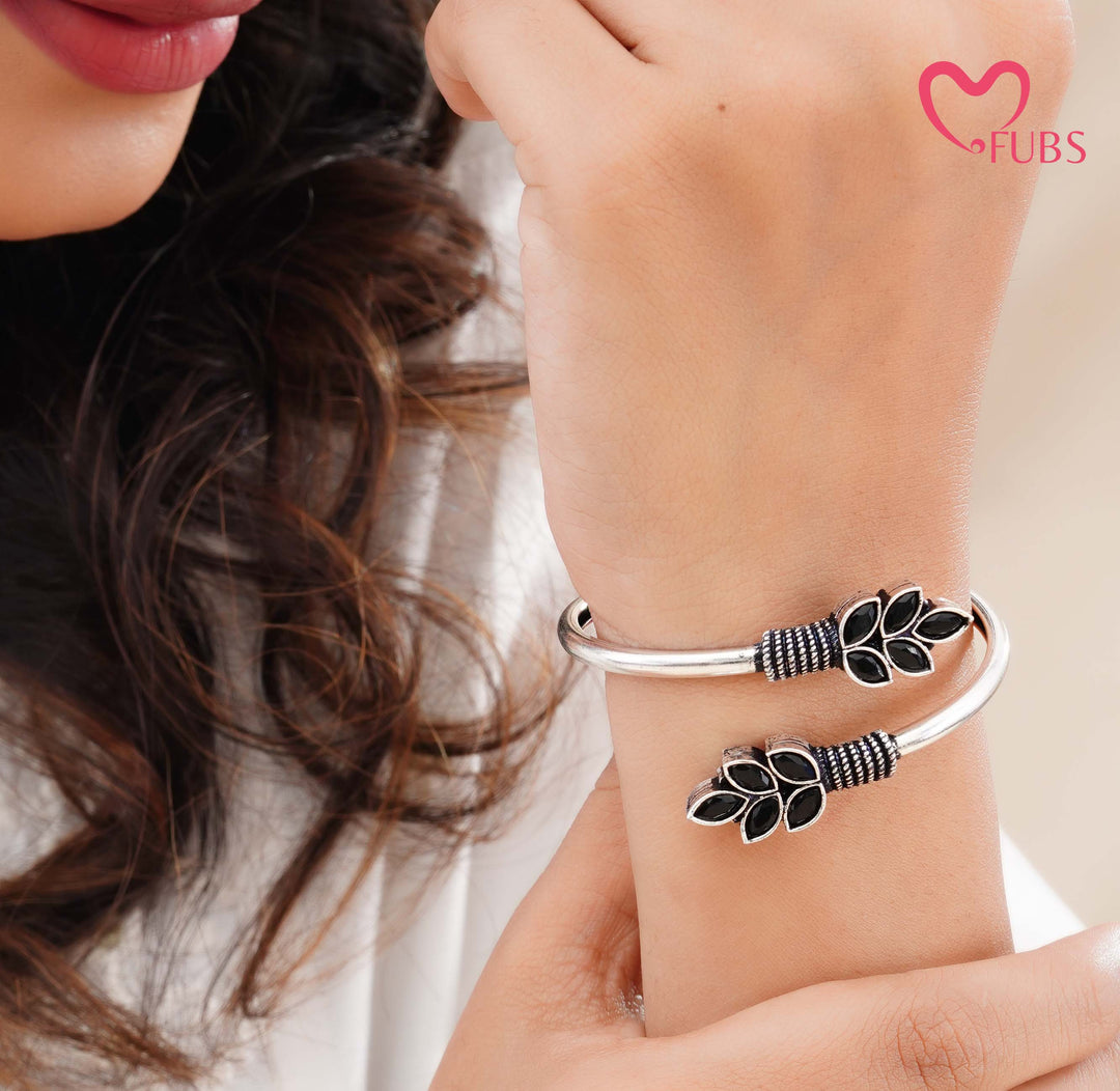 Traditional Leaf Design Bracelet with Matching Earrings