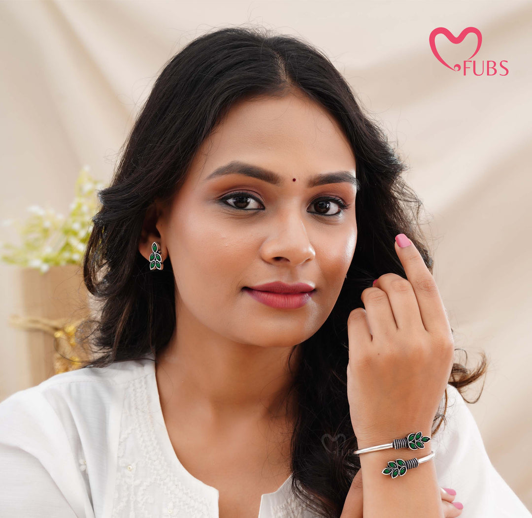 Traditional Leaf Design Bracelet with Matching Earrings