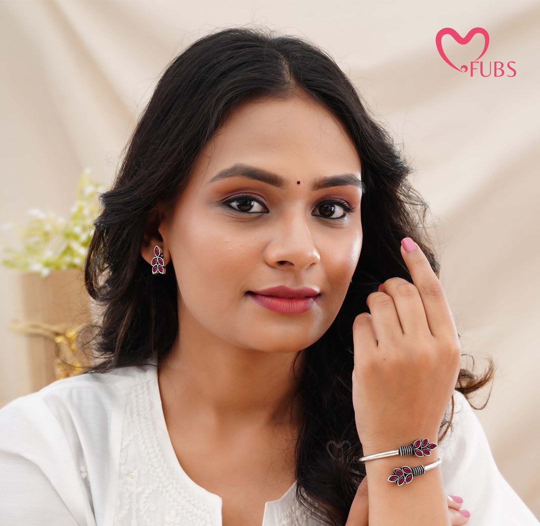 Traditional Leaf Design Bracelet with Matching Earrings