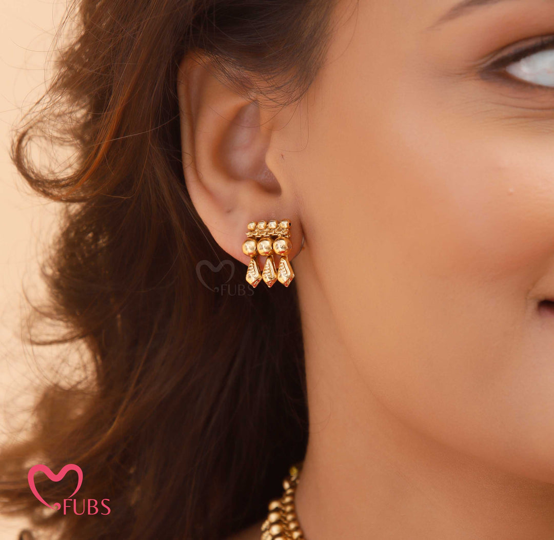 Traditional Gold-Tone Choker Necklace Set with Earrings