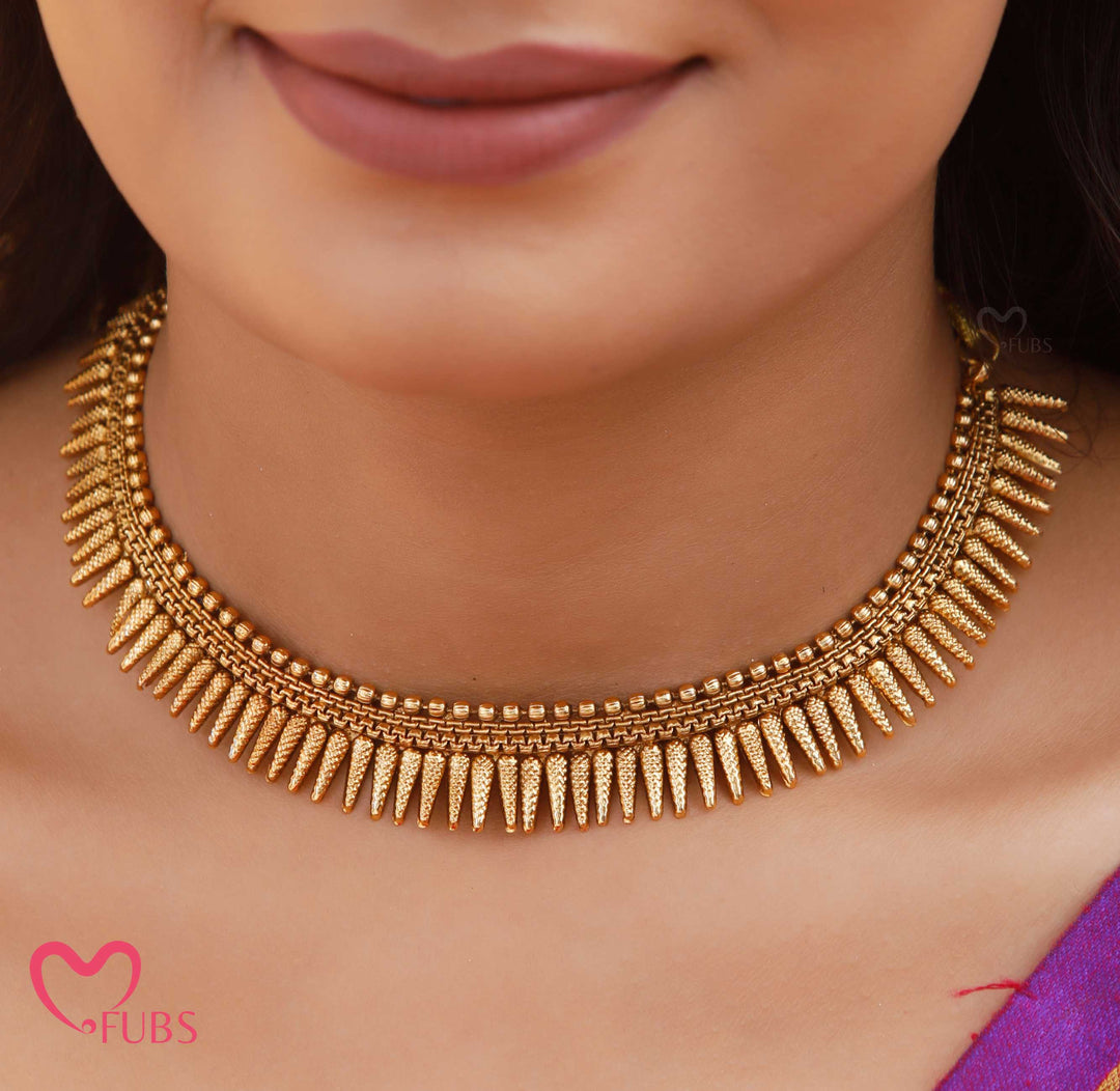 Traditional Pointed Motif Necklace Set