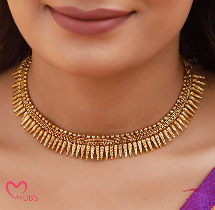 Traditional Pointed Motif Necklace Set