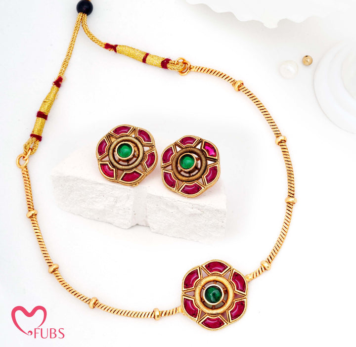 Aesthetic Antique Gold Finish Floral Choker Necklace Set