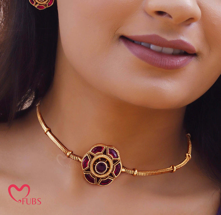 Aesthetic Antique Gold Finish Floral Choker Necklace Set