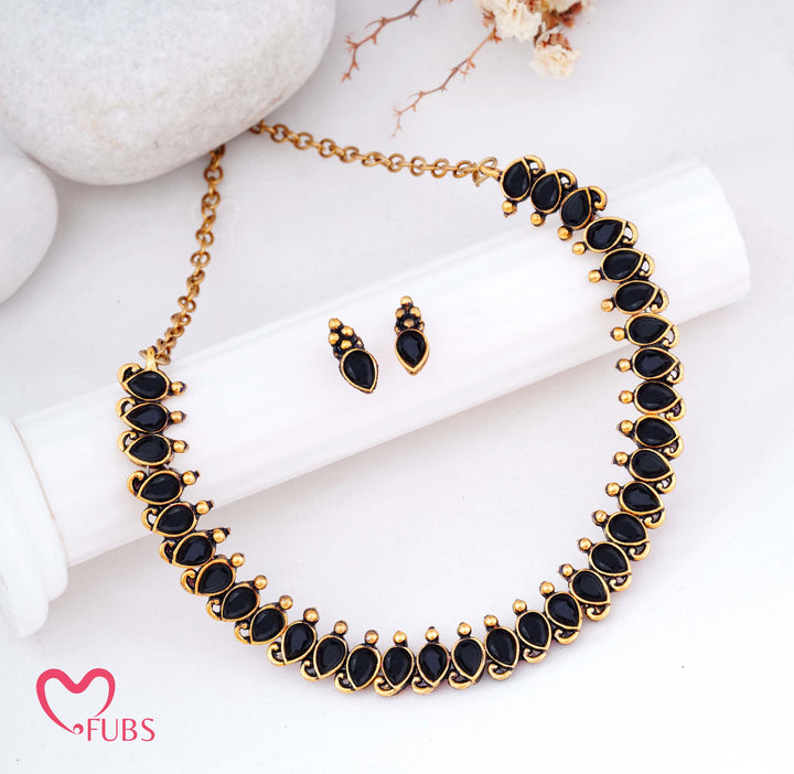 Elegant Pear Shape Necklace & Earrings Set