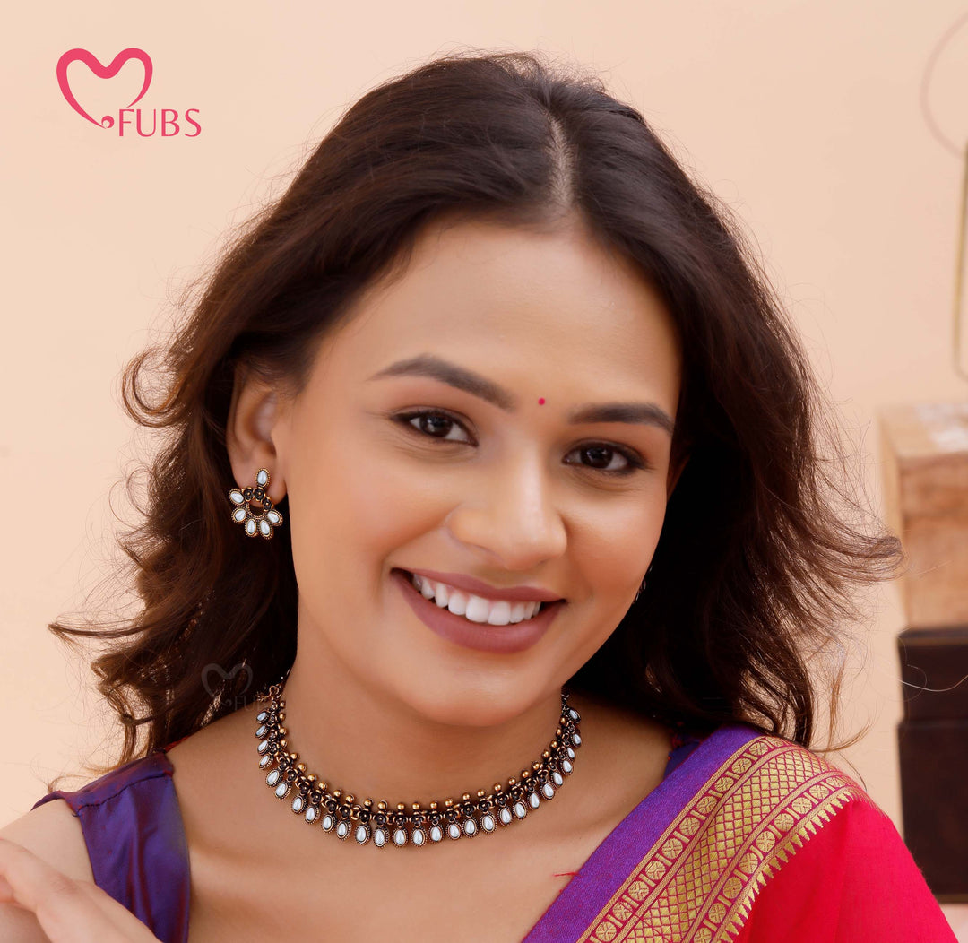 Traditional Oval Stone Necklace Set with Floral Earrings