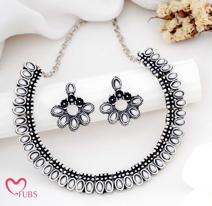 Antique Stonework Necklace with Floral Design Earrings