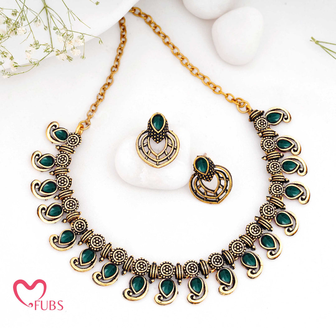 Aesthetic Matte Gold-Tone Choker Set with Dark Teardrop Gemstones