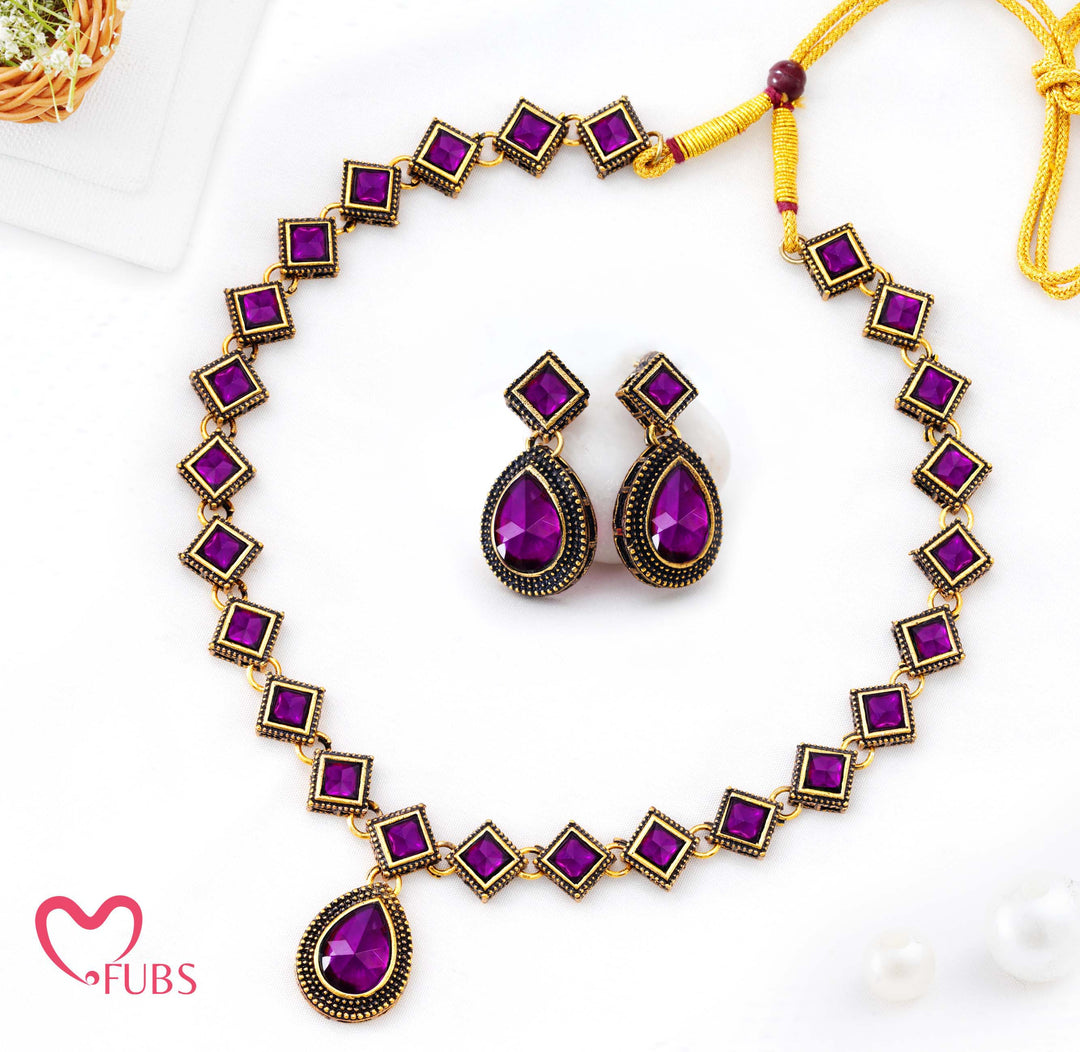 Traditional Geometric Necklace Set with Teardrop Earrings