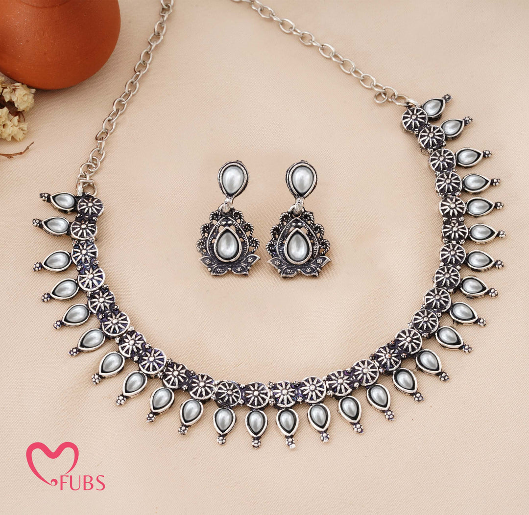 Traditional Oxidized Silver-Tone Necklace Set with Teardrop Stones