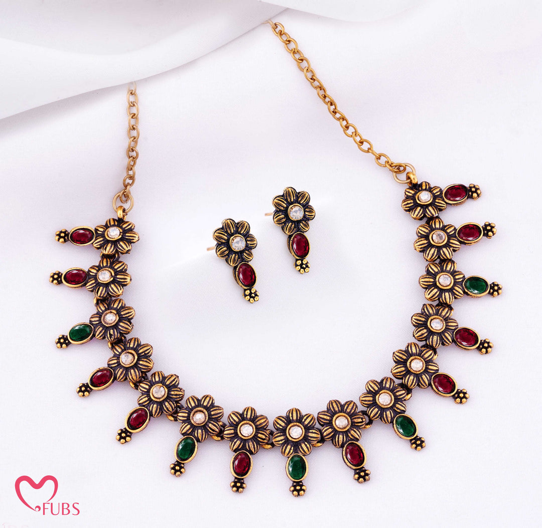 Traditional Antique Gold-Tone Necklace Set with Floral and Teardrop Designs