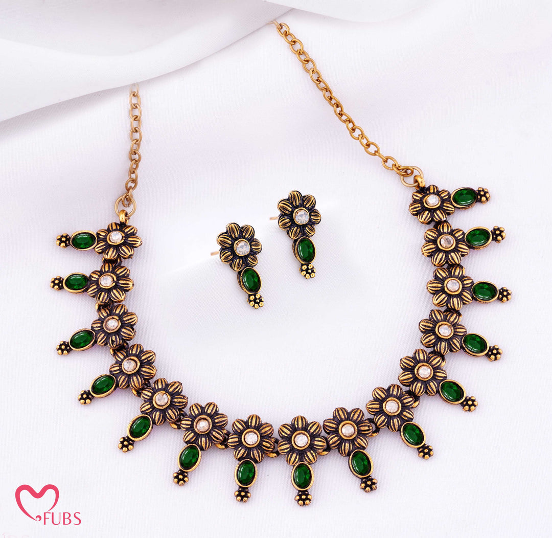 Traditional Antique Gold-Tone Necklace Set with Floral and Teardrop Designs