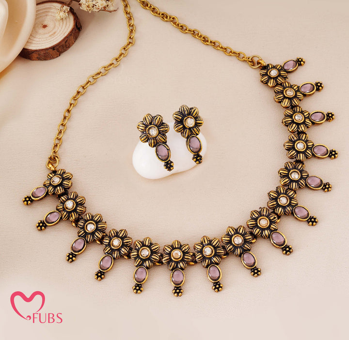 Traditional Antique Gold-Tone Necklace Set with Floral and Teardrop Designs