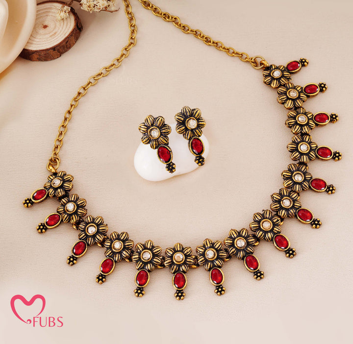 Traditional Antique Gold-Tone Necklace Set with Floral and Teardrop Designs