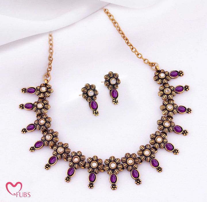 Traditional Antique Gold-Tone Necklace Set with Floral and Teardrop Designs