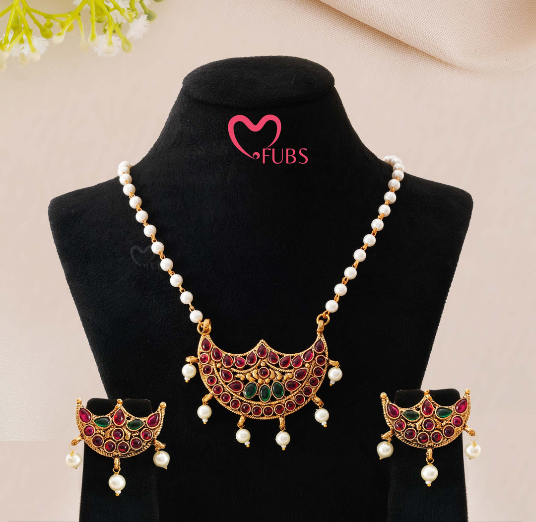 Antique Finish South Indian Pendant Set with Pearls