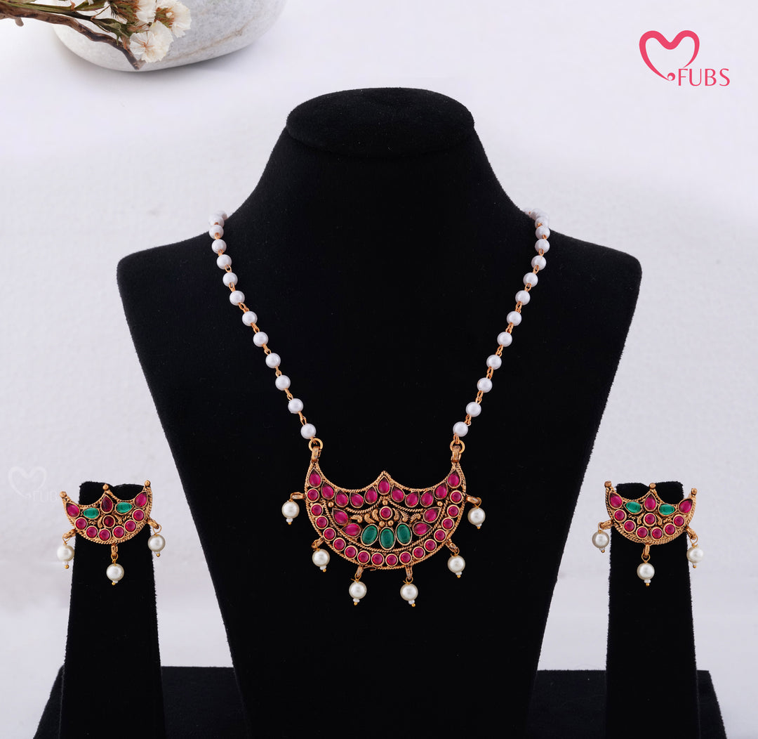 Antique Finish South Indian Pendant Set with Pearls