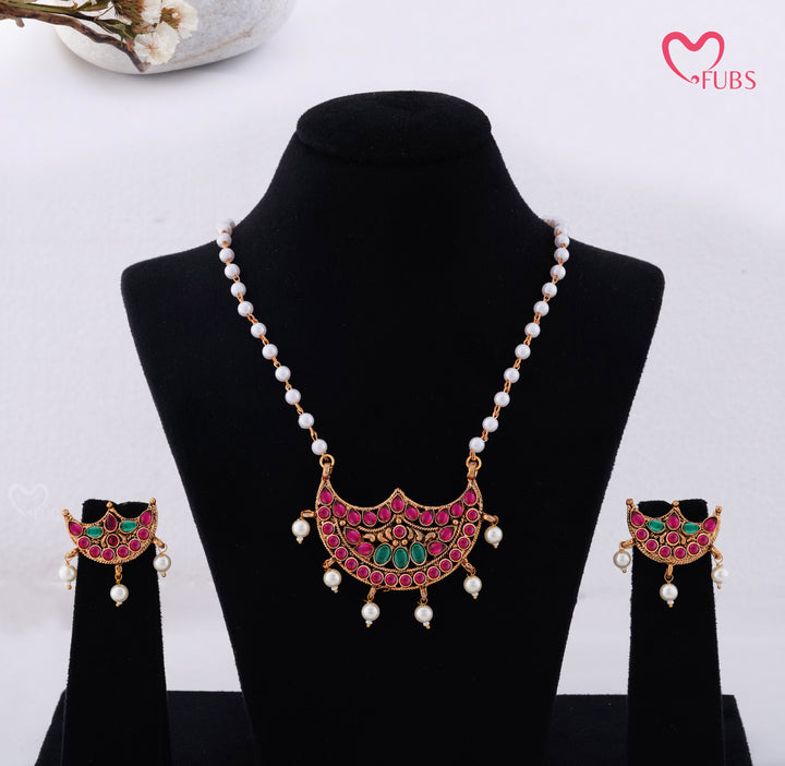 Antique Finish South Indian Pendant Set with Pearls