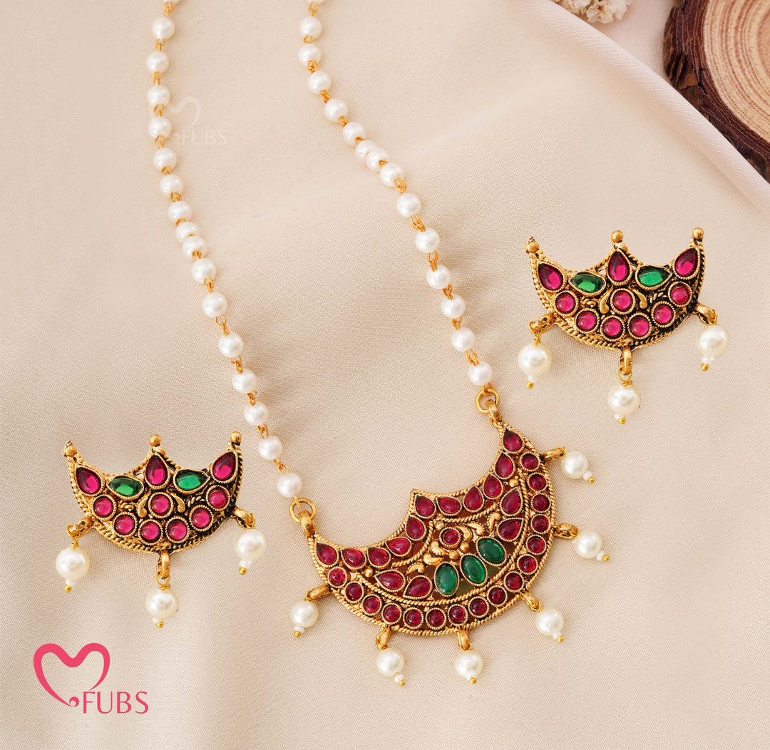 Antique Finish South Indian Pendant Set with Pearls