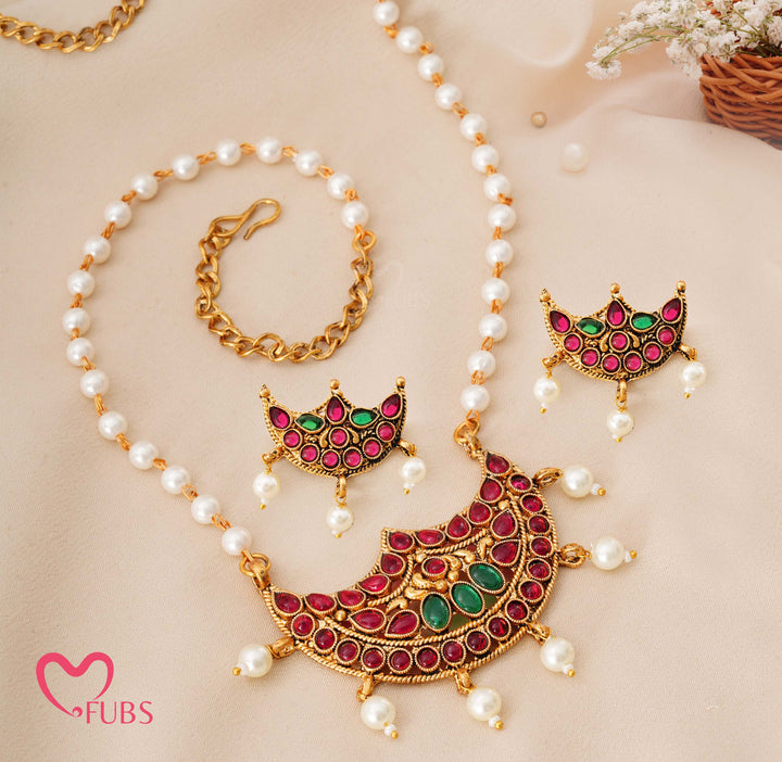 Antique Finish South Indian Pendant Set with Pearls