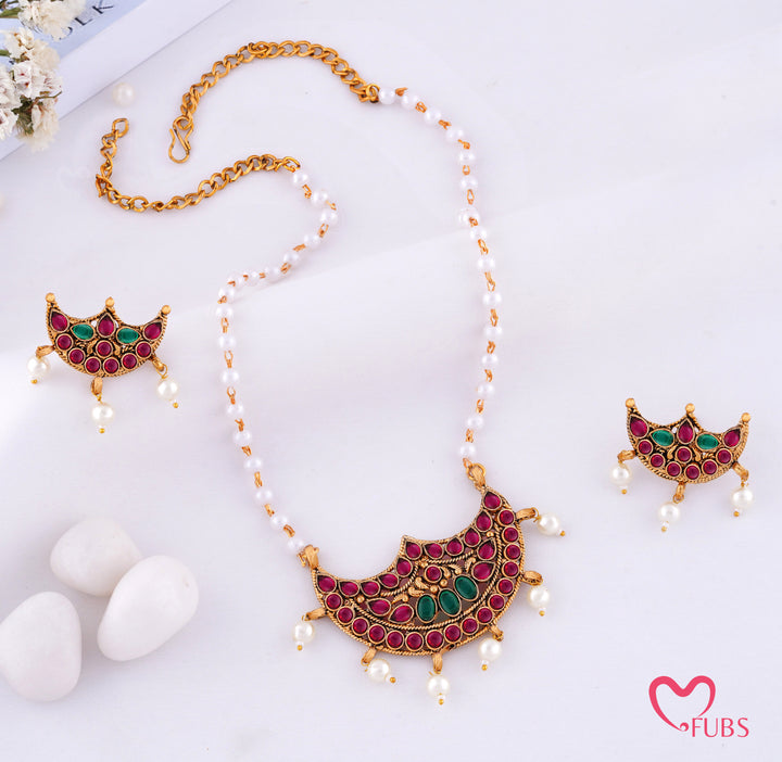 Antique Finish South Indian Pendant Set with Pearls