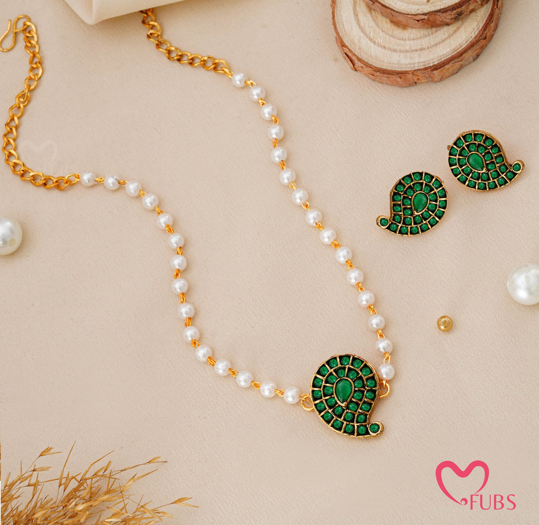 Aesthetic Traditional Pearl Necklace Set with Meenakari Paisley Motif