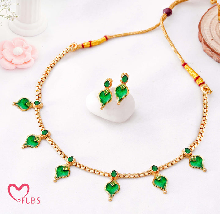 Aesthetic Gold Tone Leaf Necklace Set