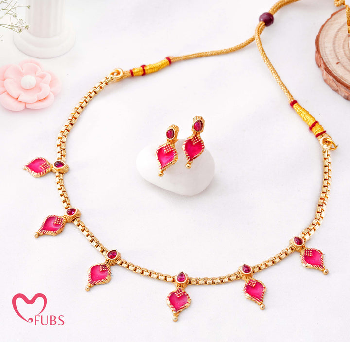 Aesthetic Gold Tone Leaf Necklace Set