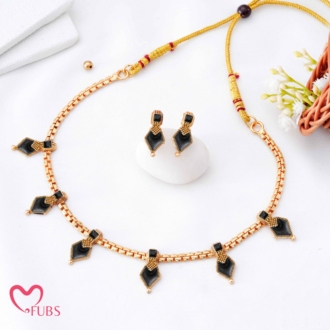 Modern Traditional Geometric Choker Necklace Set