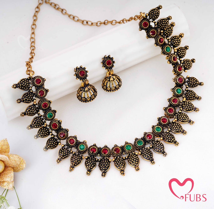 Oxidized Tear-Drop Stone Necklace Set - Lustrous Ivory