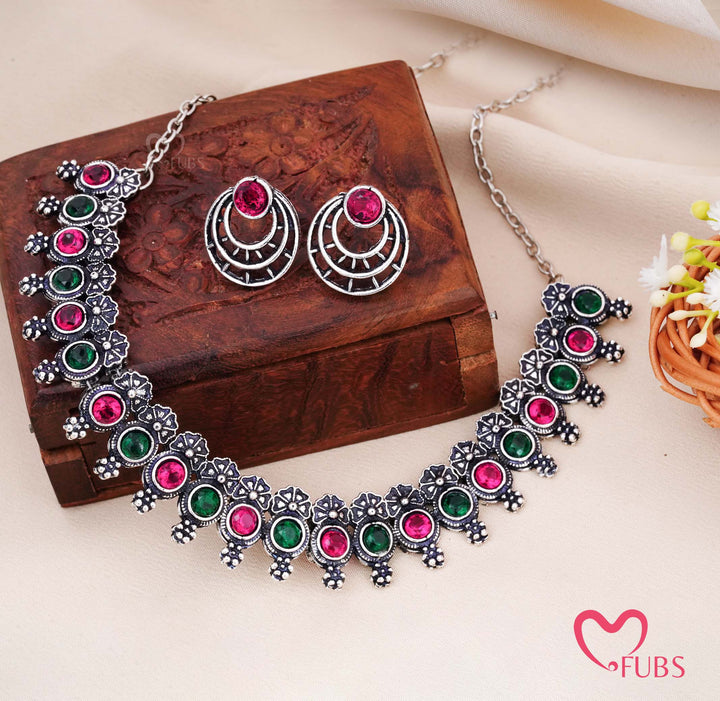 Intricate Circular Studs & Contrast Dual-Tone Choker Set