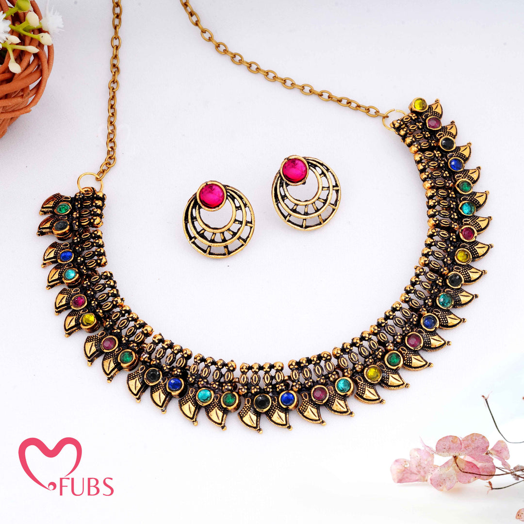 Intricate Antique Matt Gold Choker Necklace Set with Leaf Border Design
