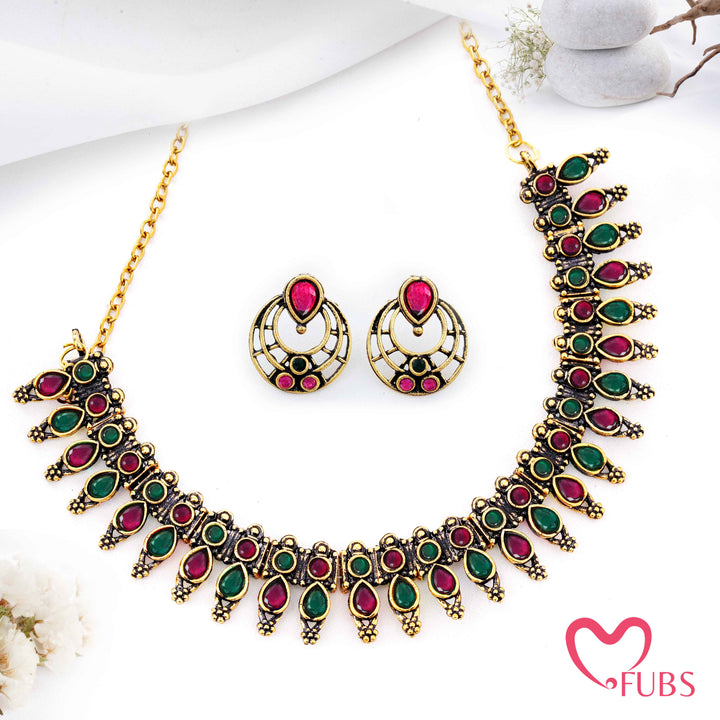 Traditional Antique Gold Plated Choker Necklace Set (Golden)