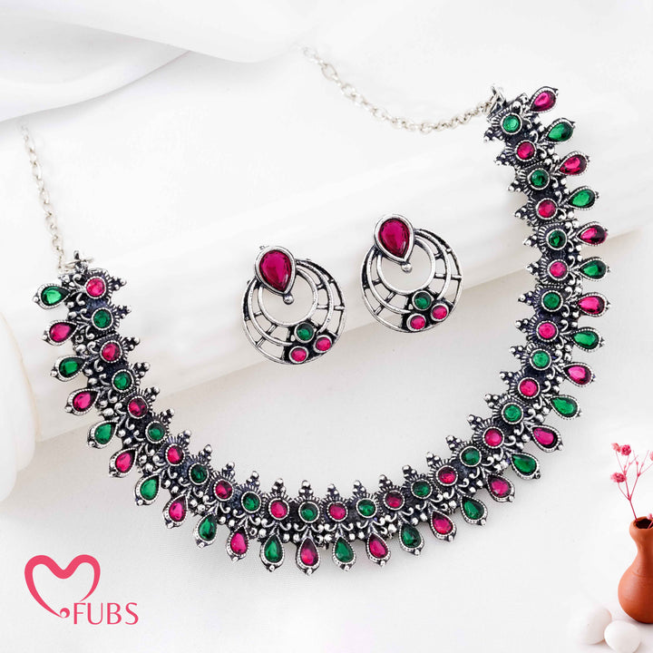 Vibrant Oxidized Silver Teardrop Stone Necklace Set (Silver)