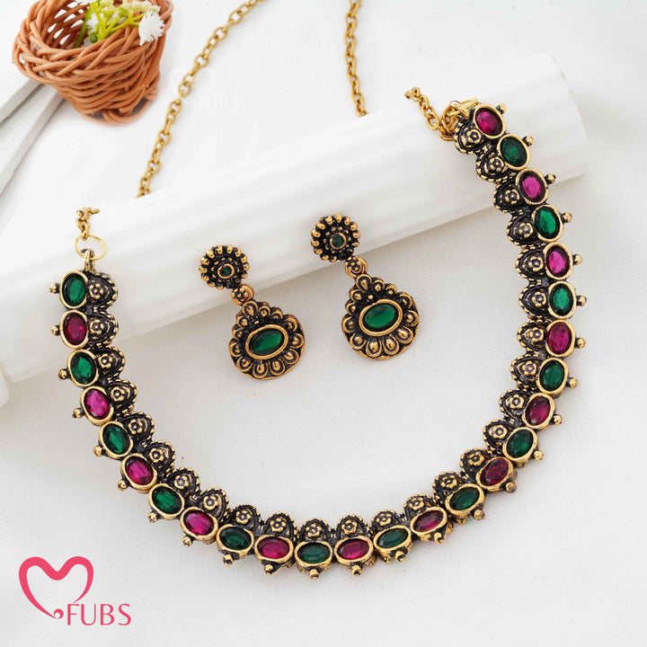 Traditional Antique Matte Gold Plated Stone Choker Set