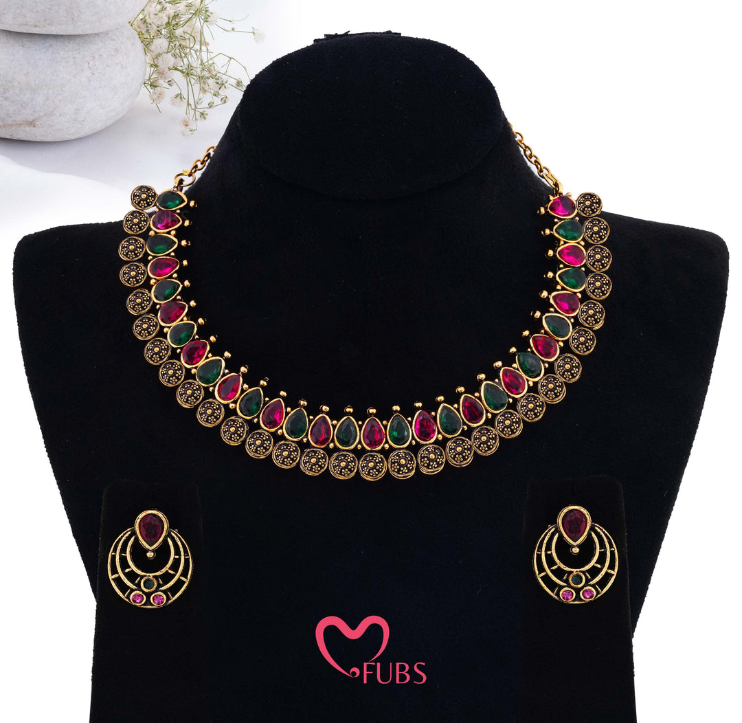 Aesthetic Teardrop Stone Necklace Set (Golden)