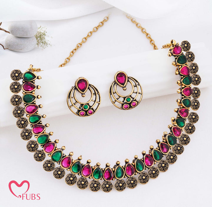 Aesthetic Teardrop Stone Necklace Set (Golden)