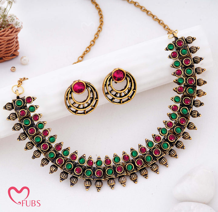 Antique Finish Circle Teardrop Necklace Set (Golden)