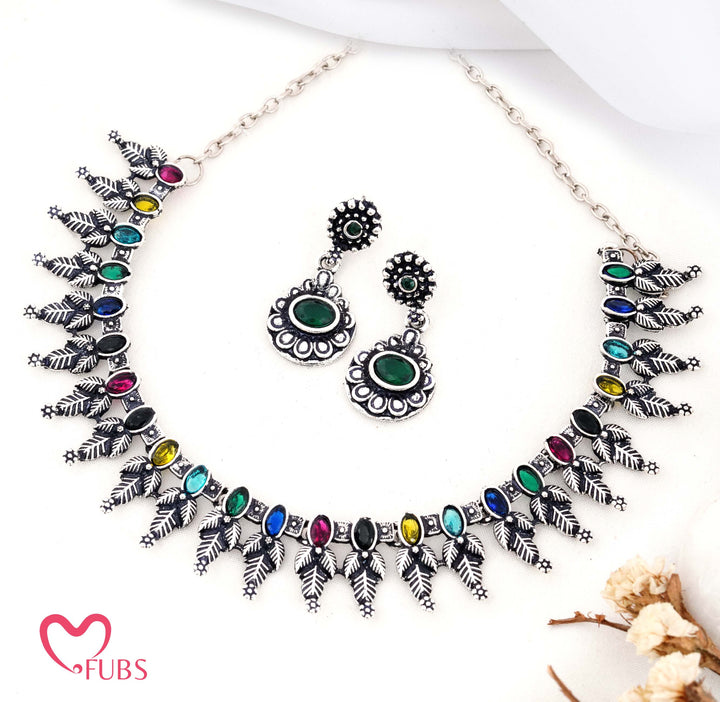 Silver Finish Leaf Design Necklace Set