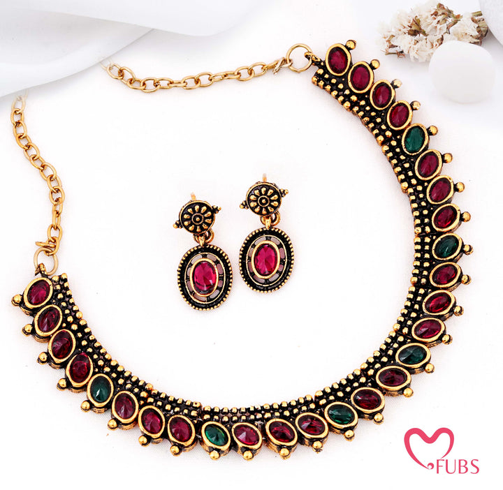 Antique Finish Oval Stone Collar Set