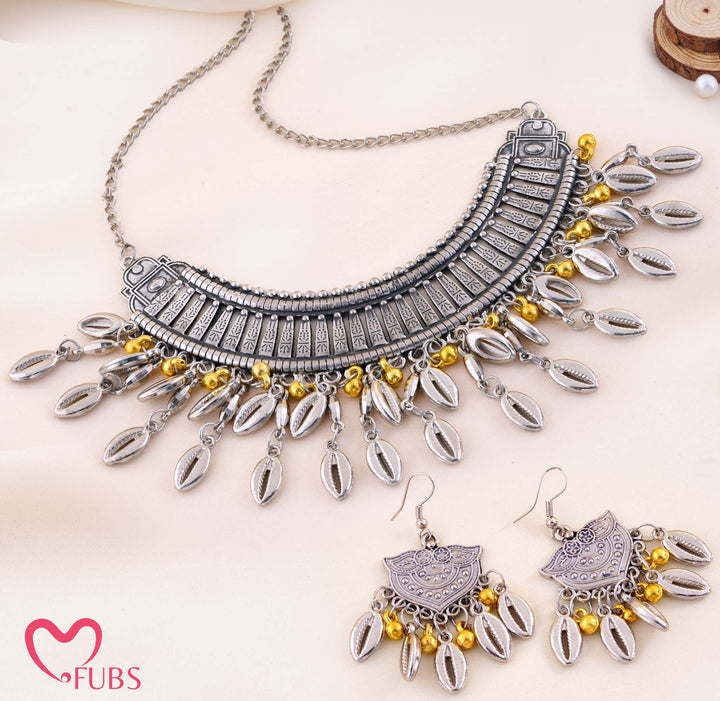Tribal Cowrie Shell Collar Necklace And Earrings Jewelry Set