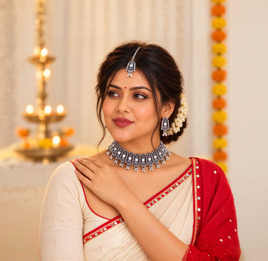 Scalloped Mirror Panel Choker With Maang Tikka And Earrings