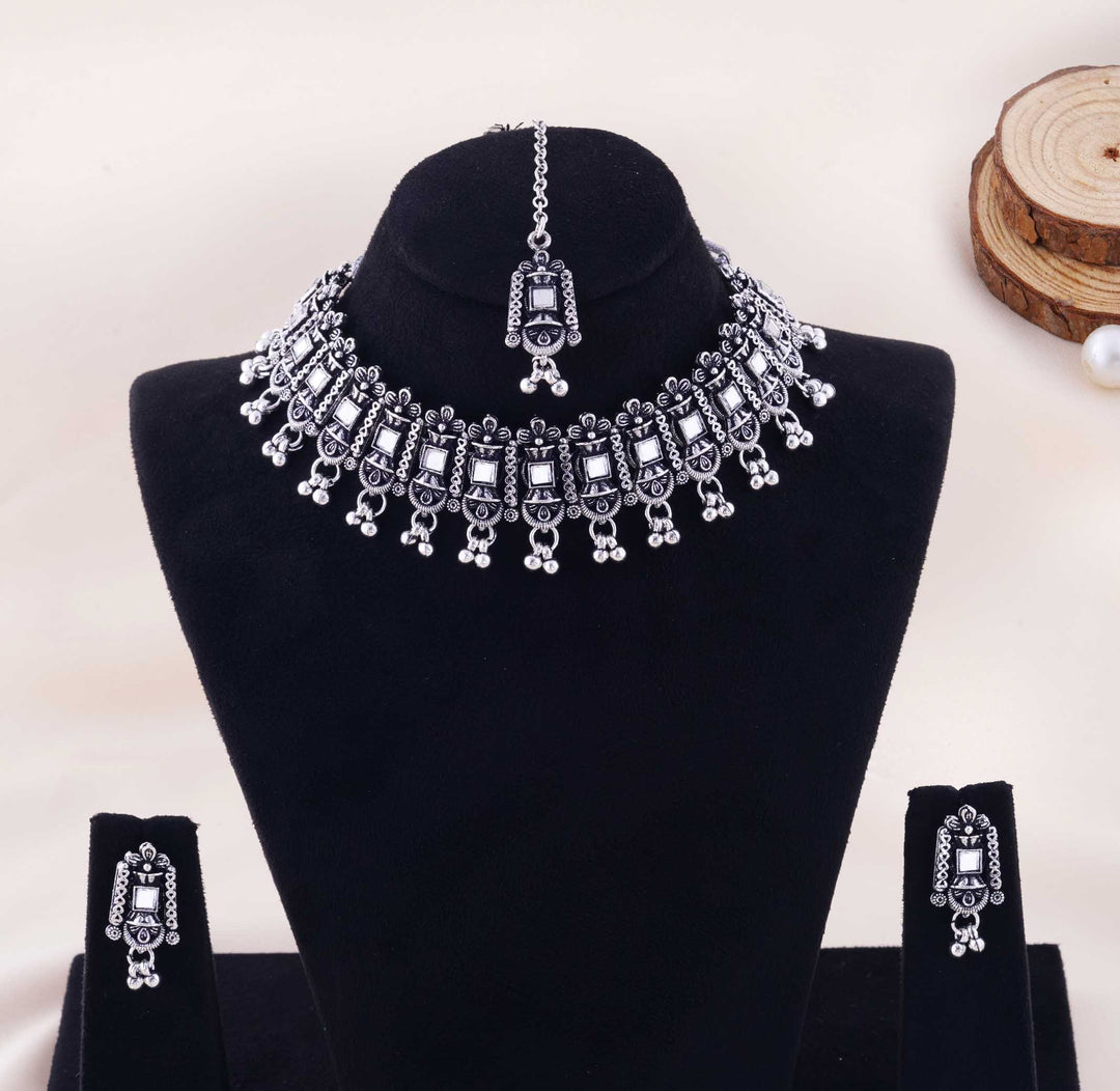 Scalloped Mirror Panel Choker With Maang Tikka And Earrings