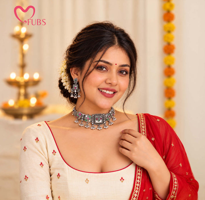 Kundan Butterfly Motif Choker Paired With Jhumka Style Danglers