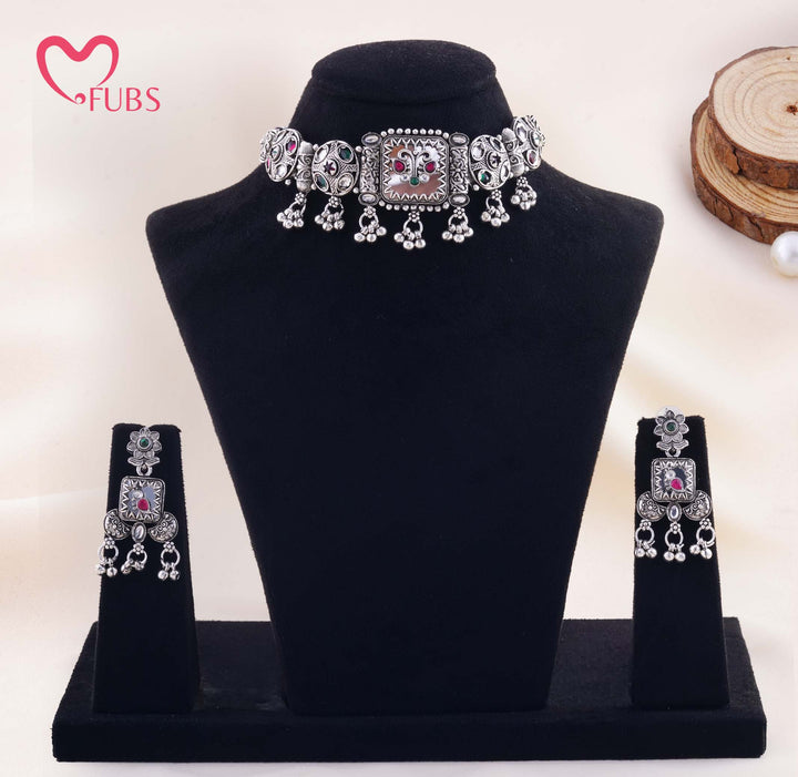 Kundan Butterfly Motif Choker Paired With Jhumka Style Danglers